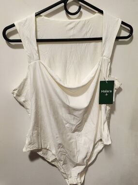 HALARA Cream Draped Scoop Neck Bodysuit